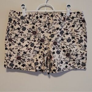 LOFT Shorts Women Chino 6White Floral Dark Flowers‎ Vines Cottagecore Preppy